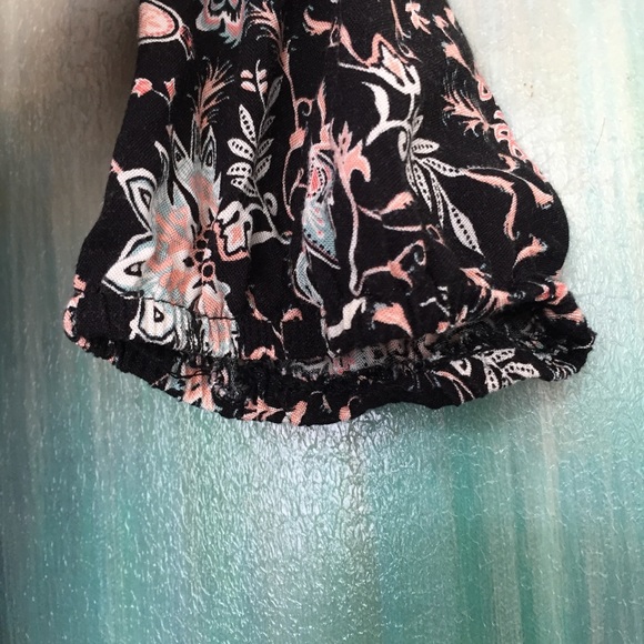 Floral Ruffle Romper - Picture 5 of 6